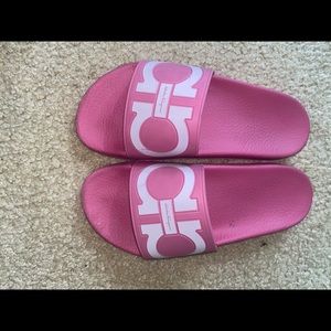 Salvatore Ferragamo Gancini Pool Slides 8W